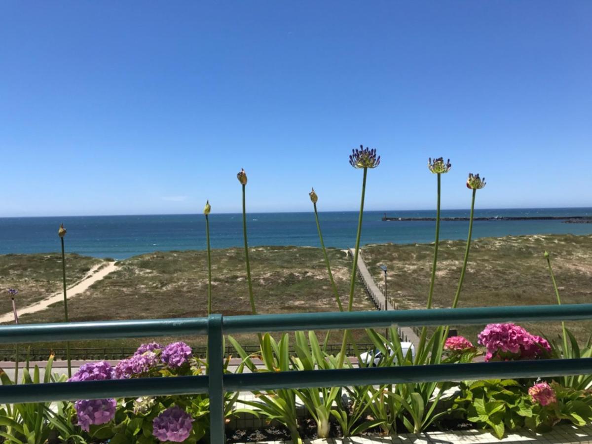 Beachfront Apartment With Sea View Azurara Luaran gambar